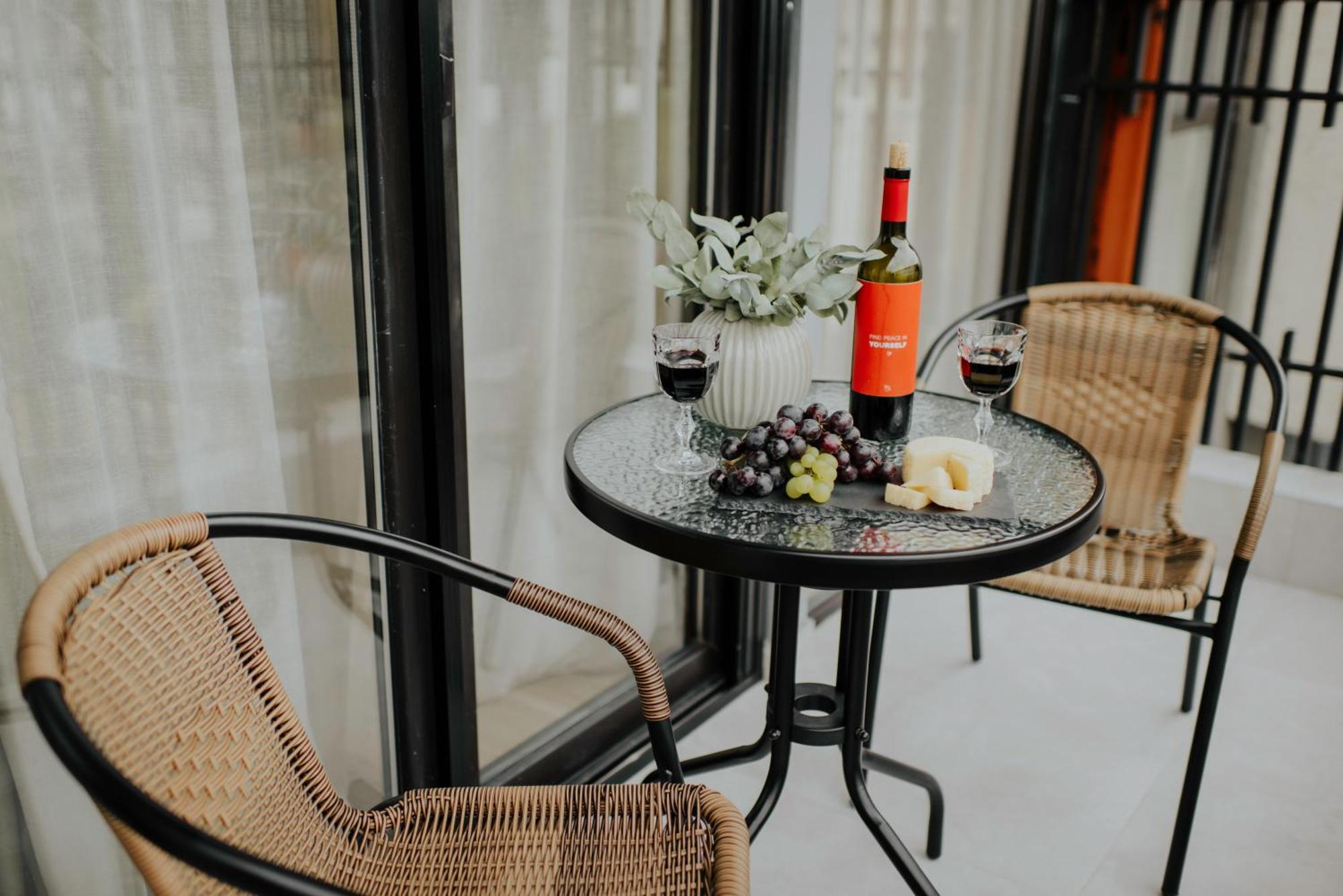Skyline Luxury Suites Tbilisi Esterno foto